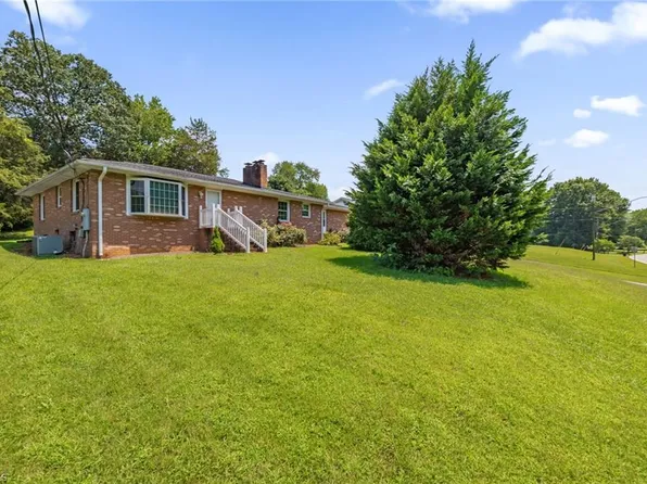 4943 Leinbach Dr, Winston Salem, NC 27106