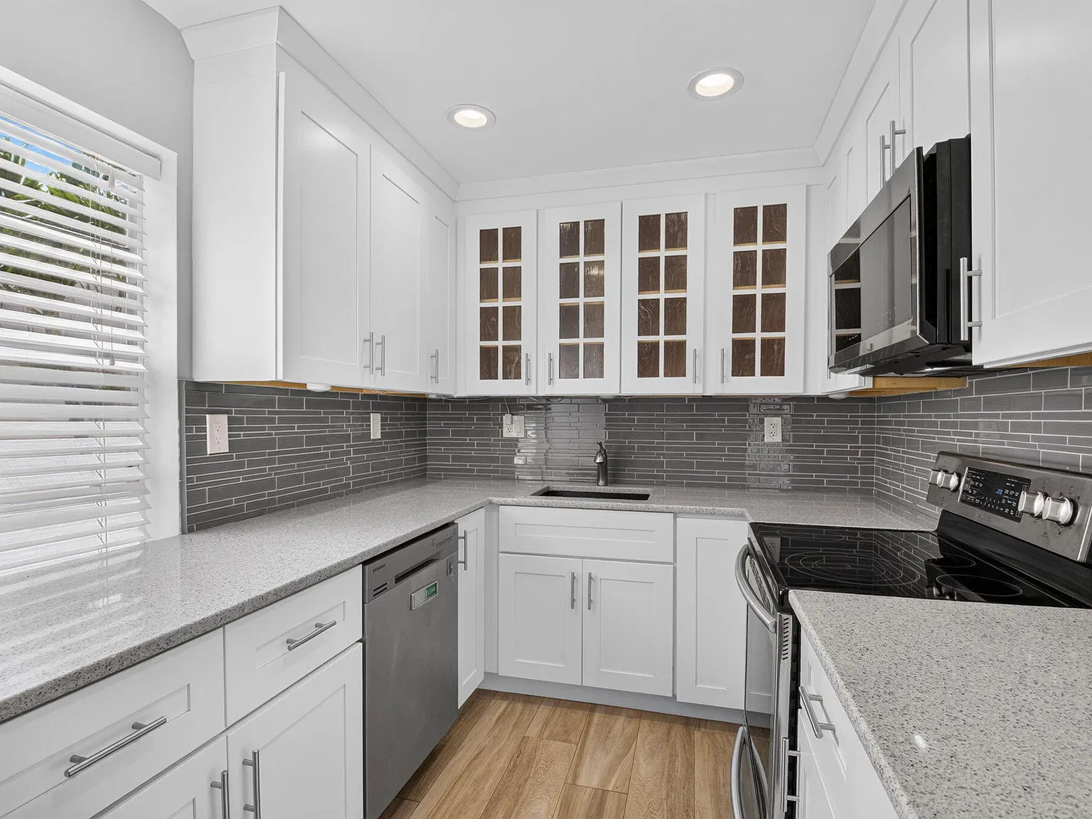 2 bed, 2.0 bath, 910 sqft, $1,675 — Photo 3