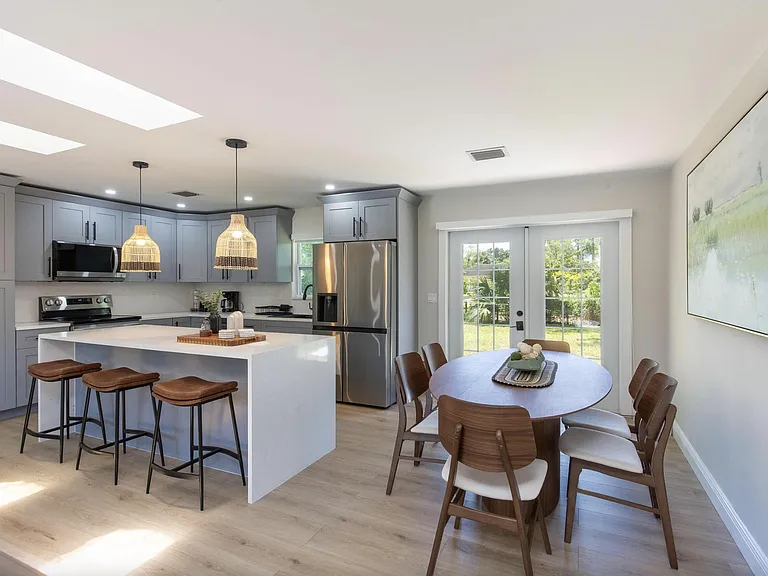 16932 W Aintree Dr — Photo 8