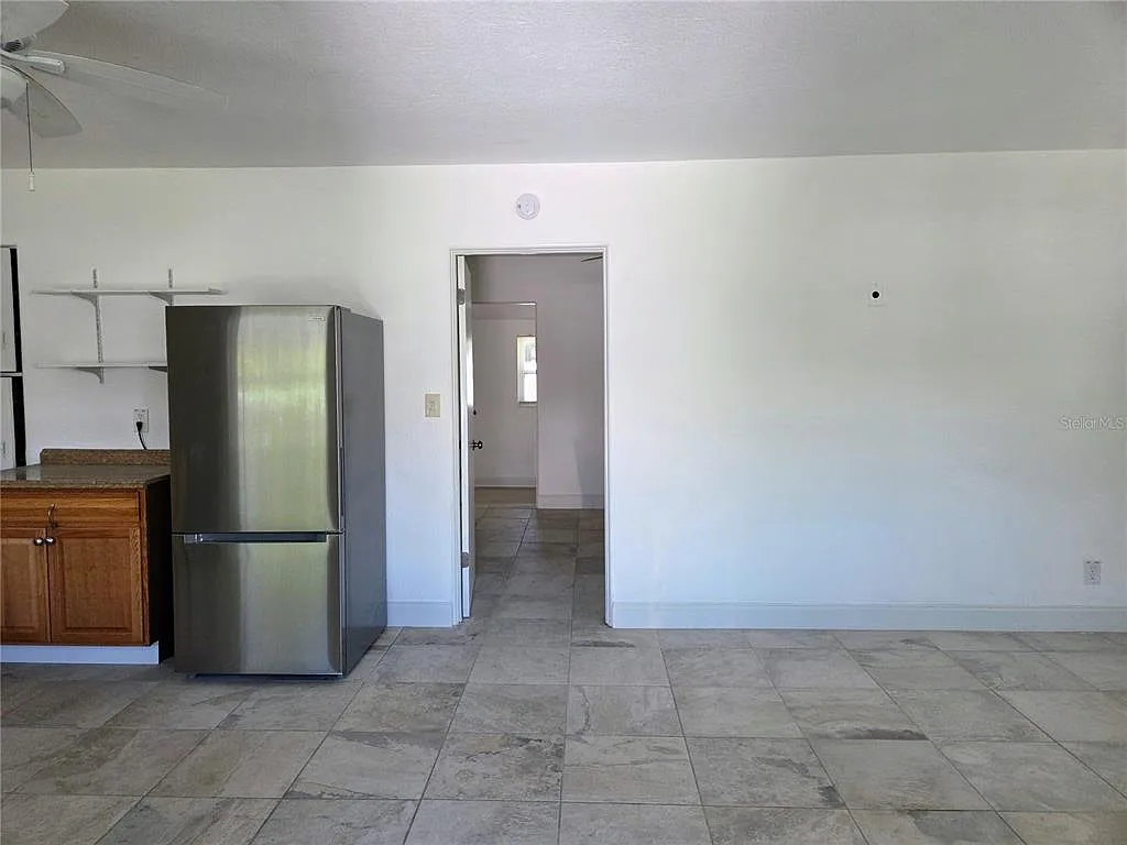 Building Photo - 6931 Hibiscus Ave S #3C