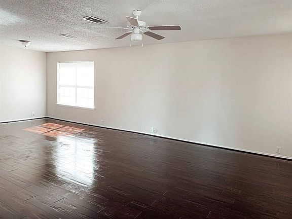 3rd image of 304 Charleston Dr