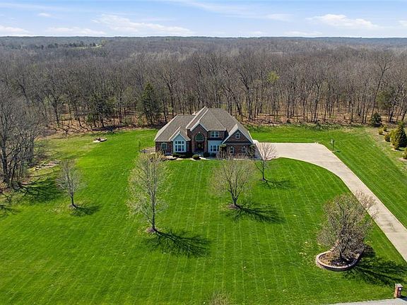 3rd image of 251 Lake Forest Dr