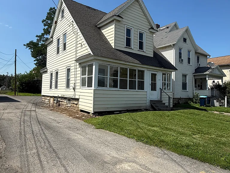 52 Walnut St — Photo 1
