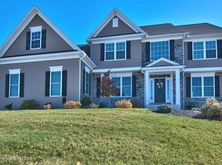 1123 Woodberry Dr, Mountain Top, PA 18707