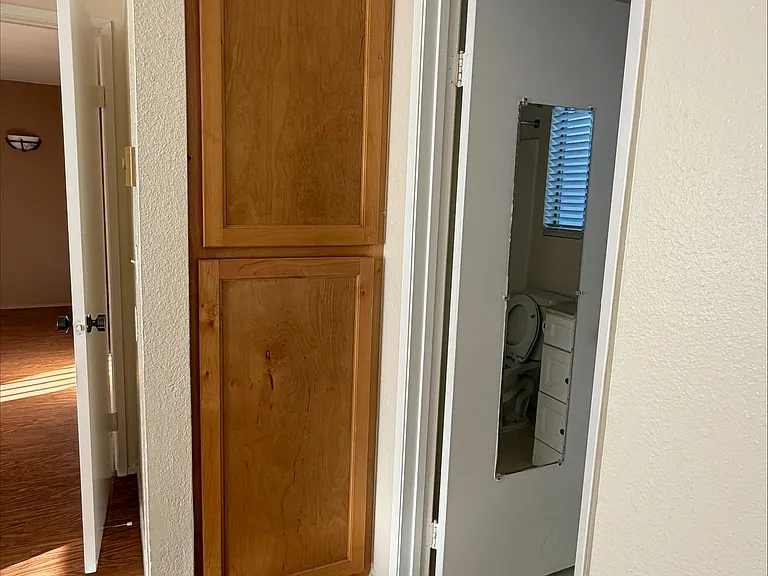 College Ave Apts. — Photo 14