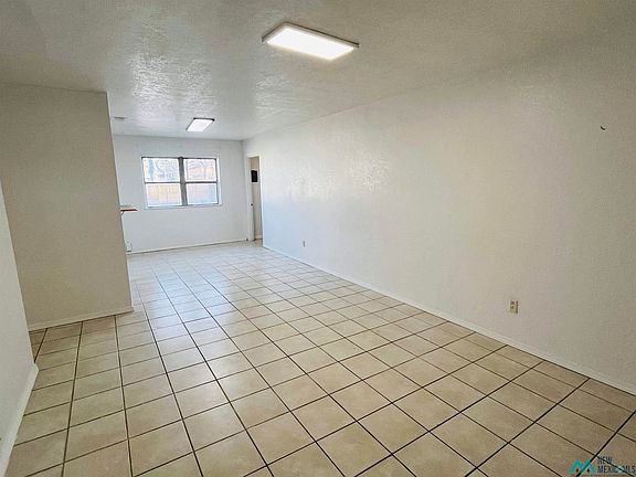 3rd image of 209 E Berry Dr