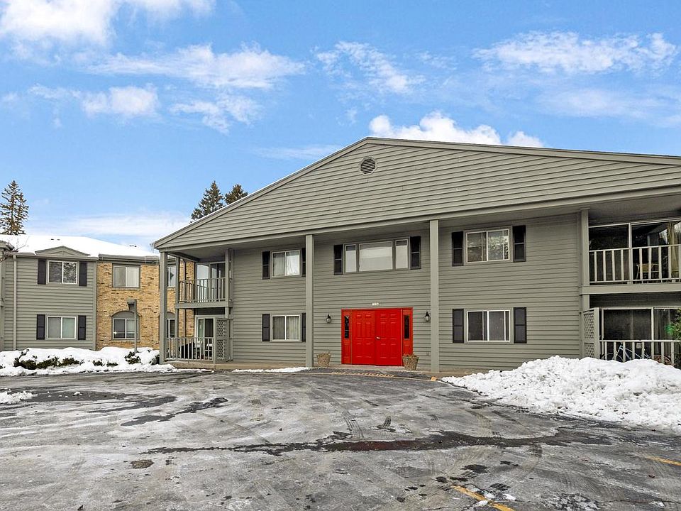 1st image of 7234 N Green Bay AVENUE #212