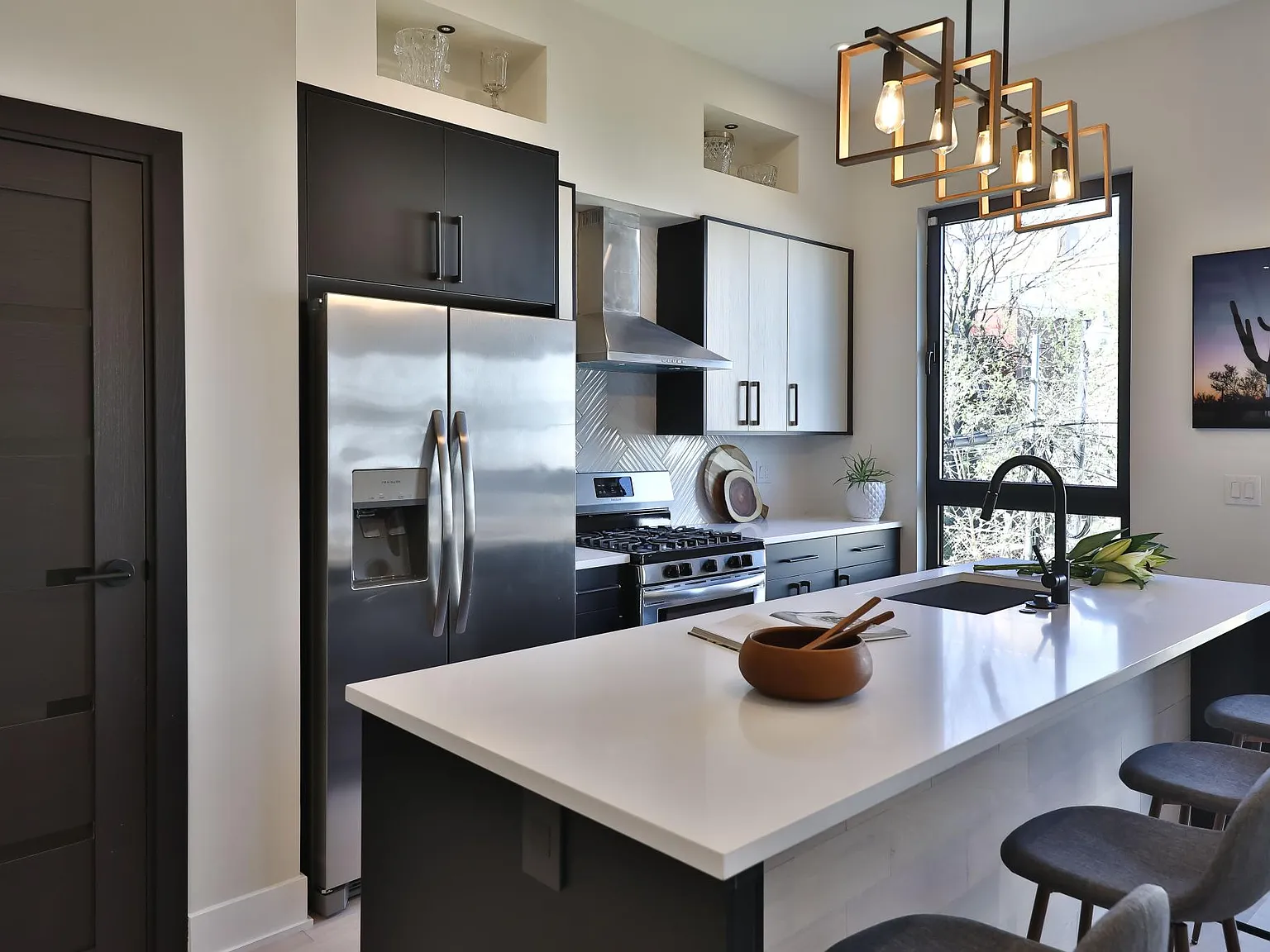 4 bed, 2550 sqft, $3,150 — Photo 2
