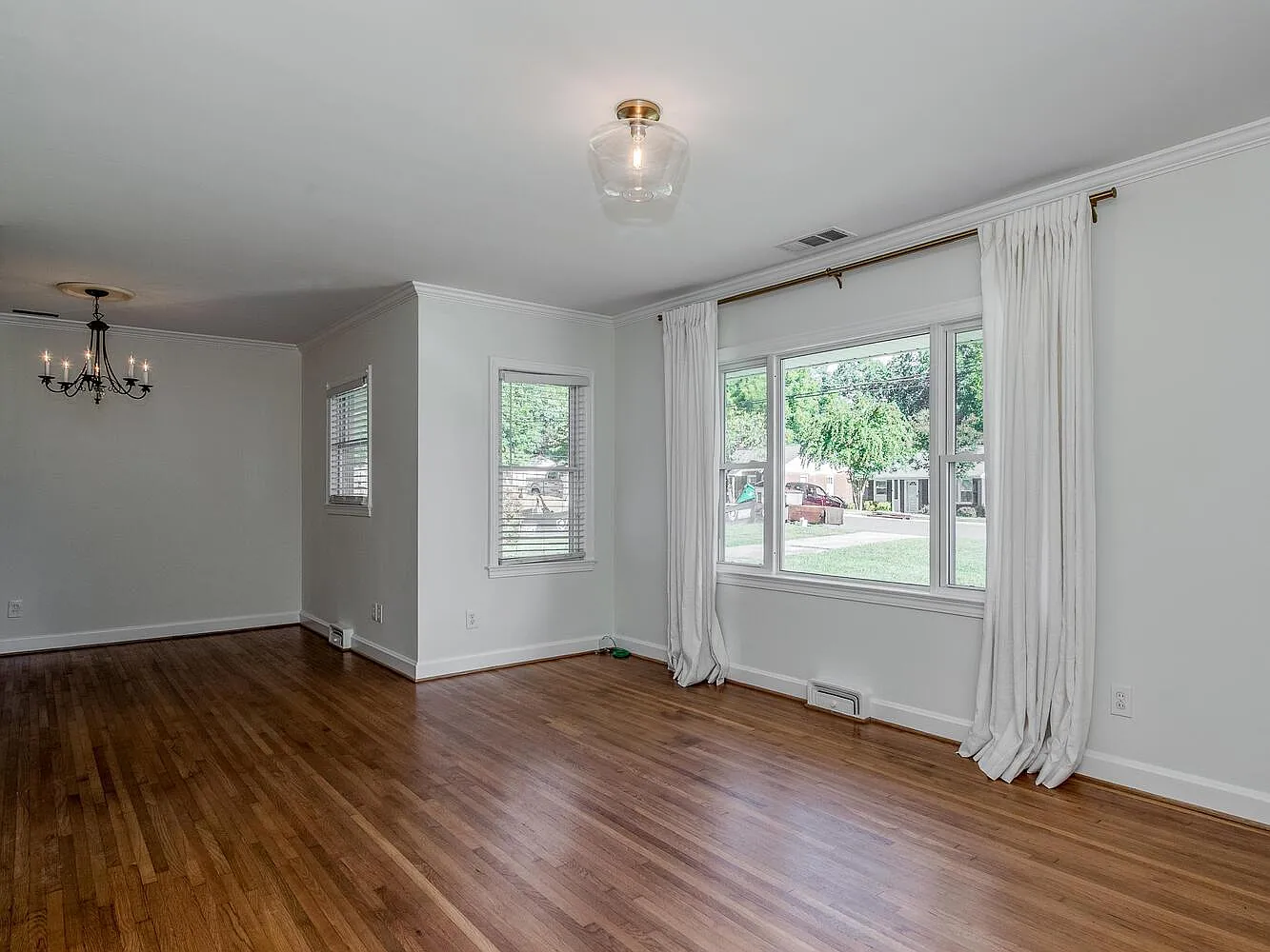 3 bed, 1.5 bath, 1460 sqft, $2,850 — Photo 4