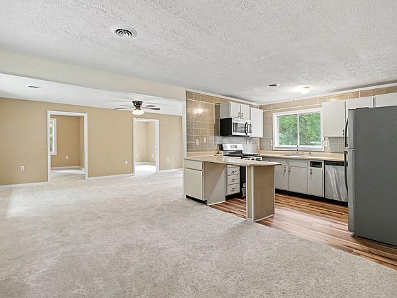 5th image of 6860 Maple St