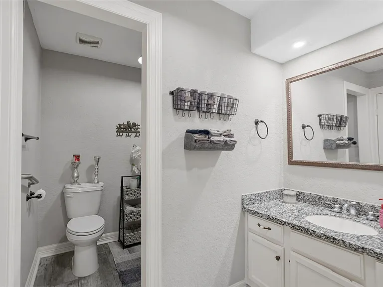 2938 Camelot Ln — Photo 21