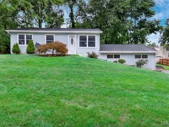324 Westminster Dr, Saint Peters, MO 63376