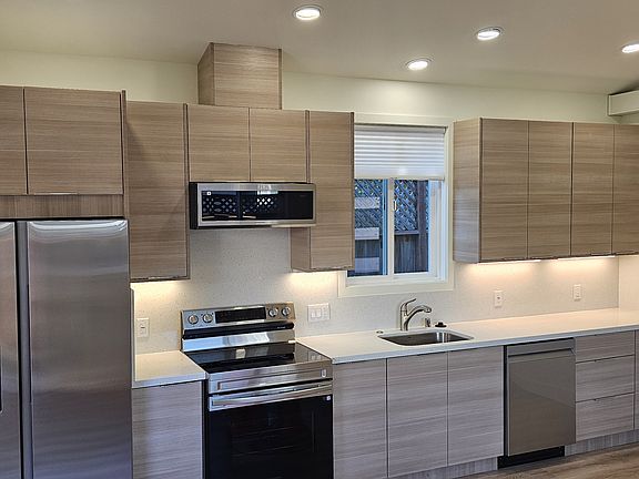 2nd image of 746 Diablo Ave #A