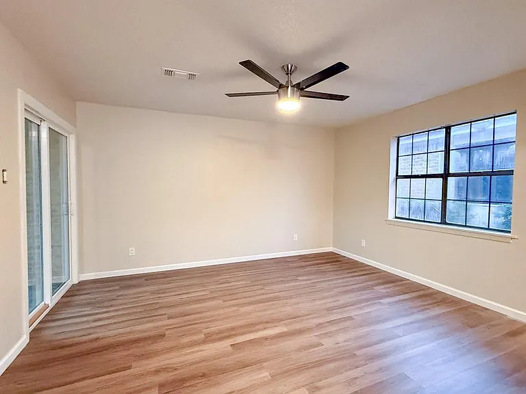 702 S Chappell Hill St — Photo 11