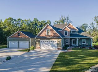 8690 Dexter Pinckney Rd, Pinckney, MI 48169