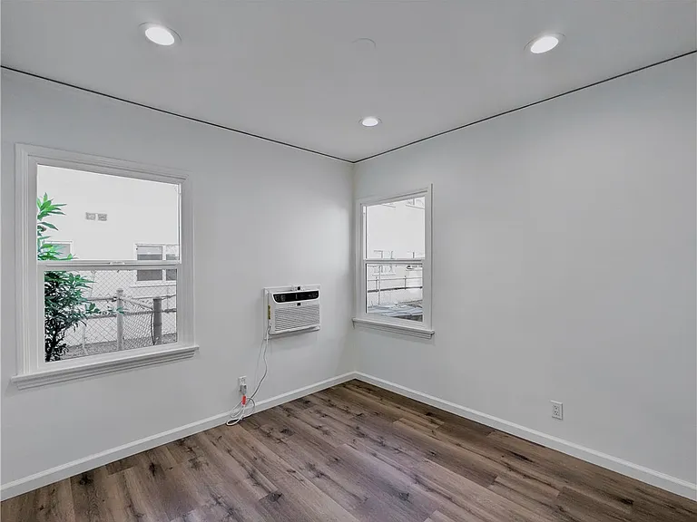 10931 Whipple St — Photo 14