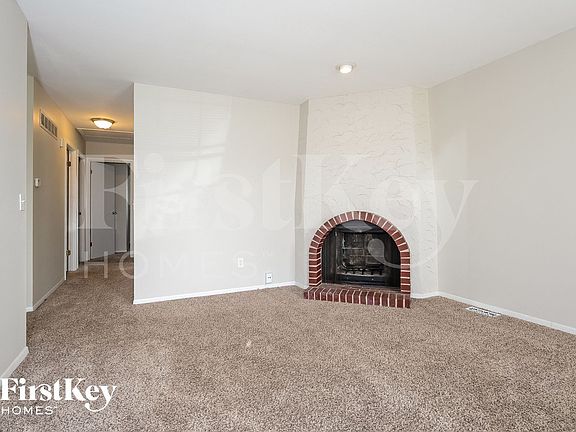 3rd image of 1585 Ventnor Pl
