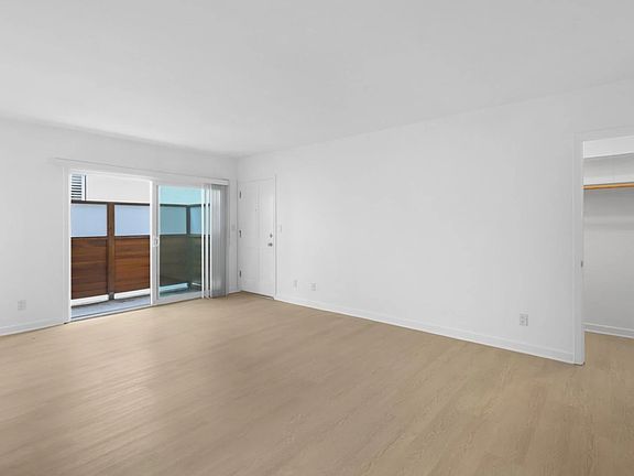 4th image of 928 21st St #2