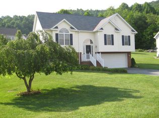 155 Murray Cir, Bluefield, VA 24605