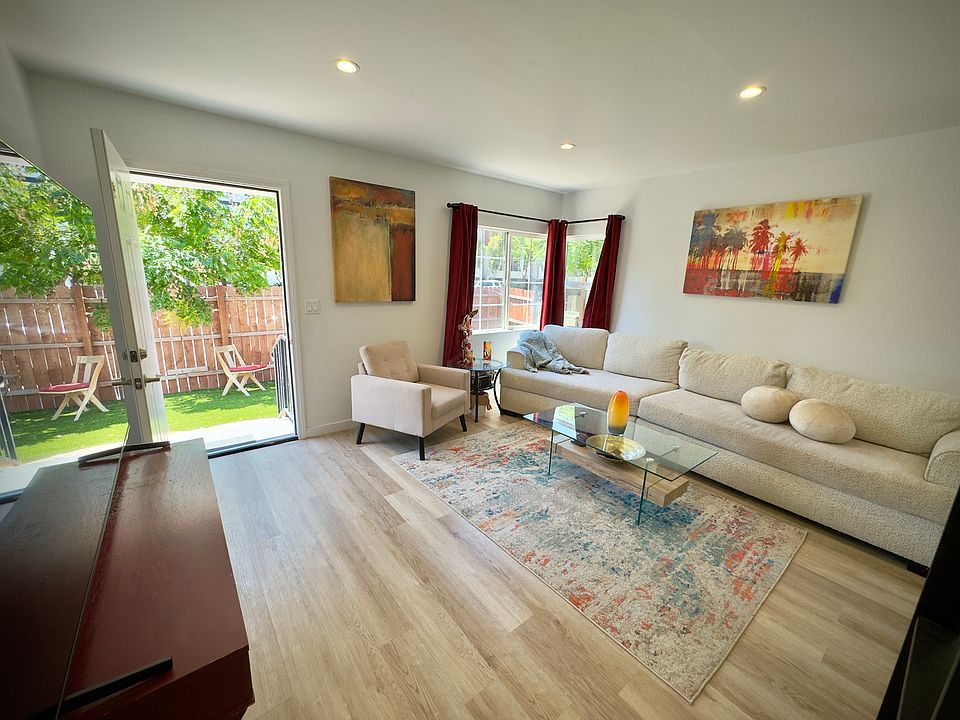 1st image of 13845 Moorpark St