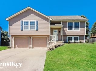 614 SE Joel Ave, Lees Summit, MO 64063