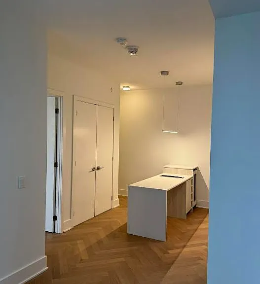 11 Yorkville Ave #3706 — Photo 8