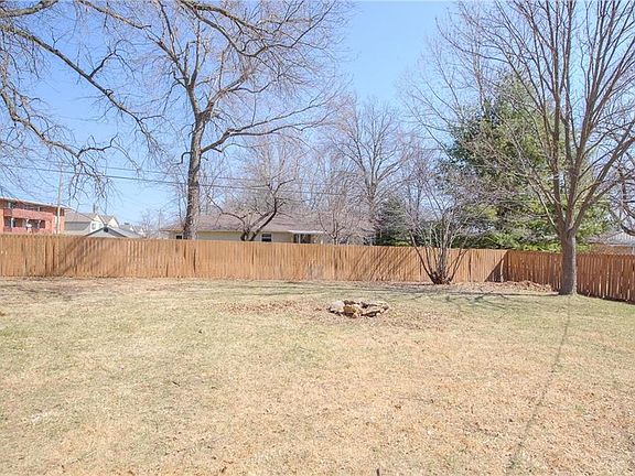 3rd image of 815 N Crow Ave