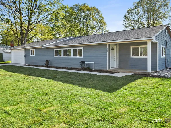 121 S Oak St, Sheridan, MI 48884