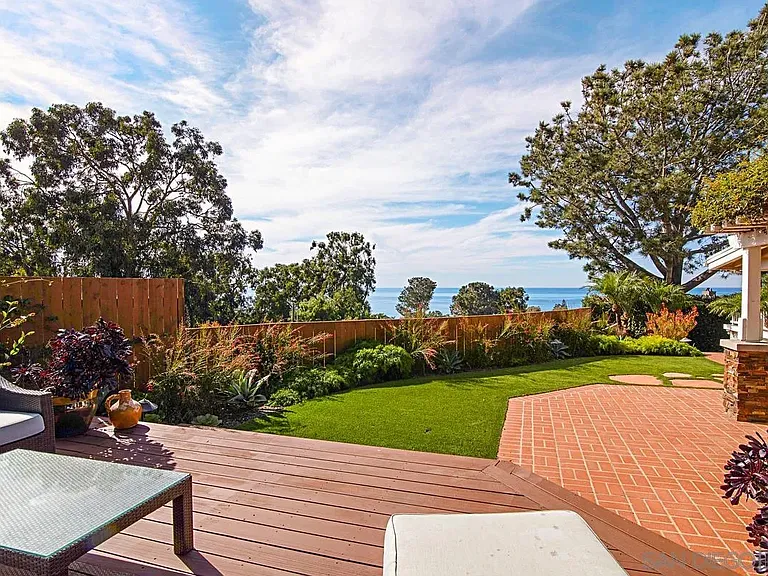 573 Amphitheatre Dr — Photo 37
