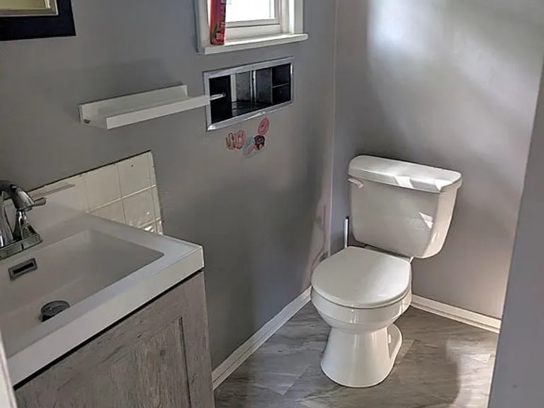 918 Wayne St — Photo 7