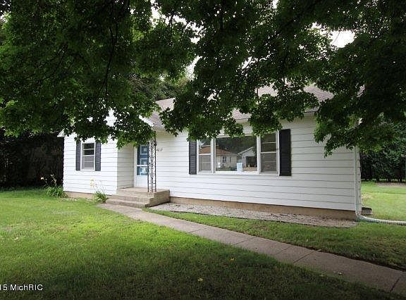 3rd image of 4017 Bell Ave NE