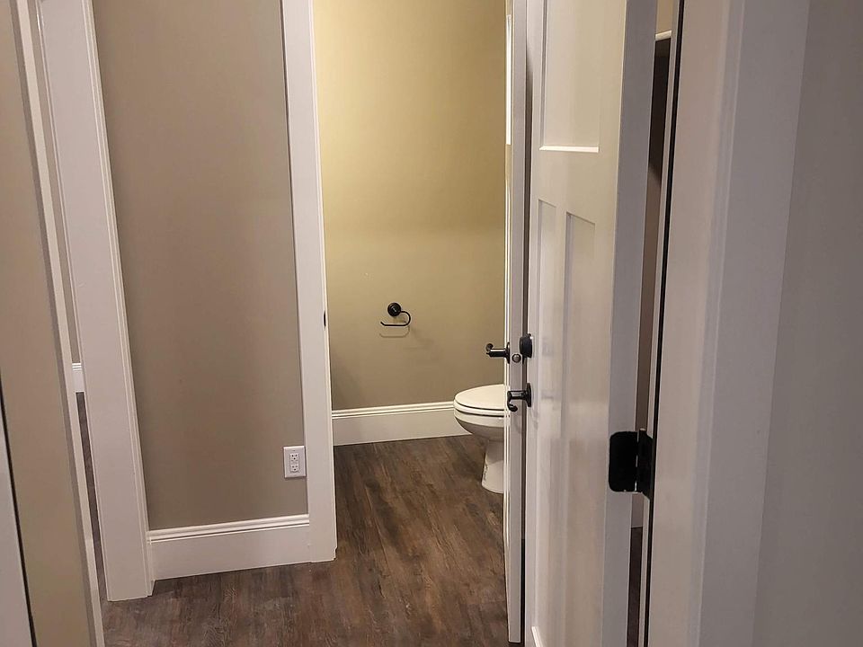 Downstairs 1/2 bath
