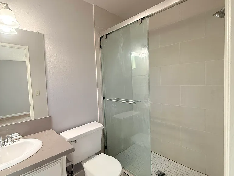 927 S Charlotte Ave #E — Photo 9