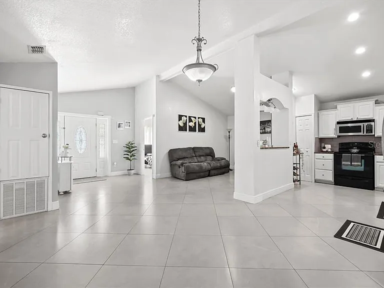 4024 Anthony Ln — Photo 3