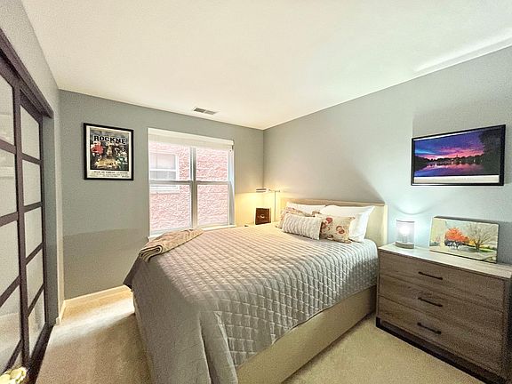 5th image of 1459 N Larrabee St #B