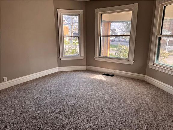 2nd image of 809 Linden St