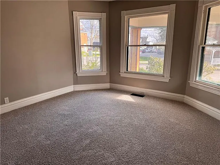 809 Linden St — Photo 2