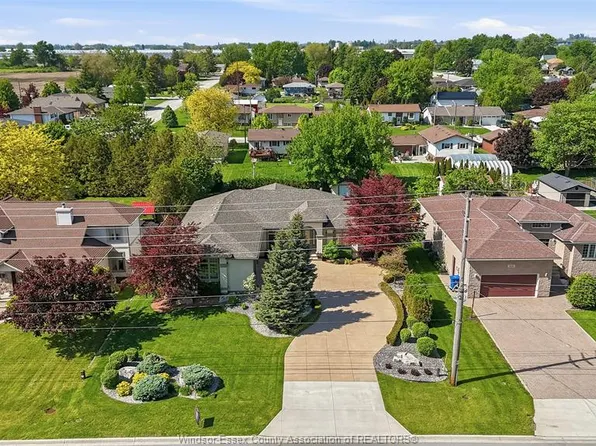 1612 Road 2 E, Kingsville, ON N0P 2G0