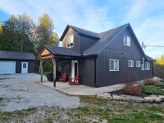 3rd image of 597 Stokes Bay Rd