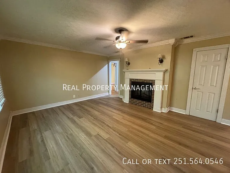 1063 Midmoor Dr — Photo 4
