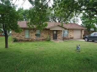821 E Tutt St, Henryetta, OK 74437