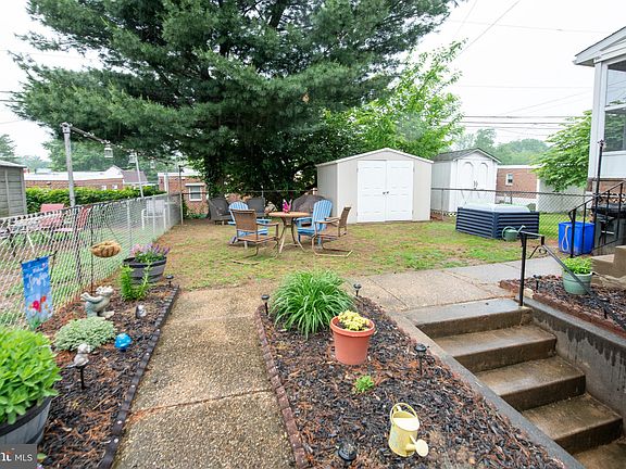3rd image of 7640 Burholme Ave