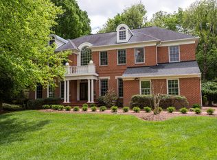 10023 Park Royal Dr, Great Falls, VA 22066