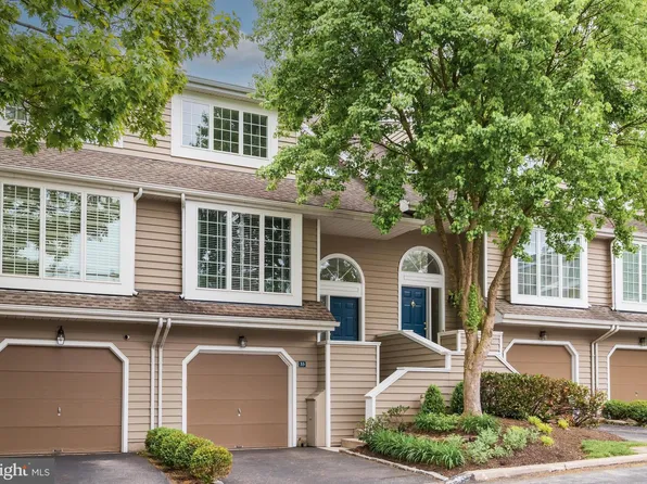 33 Cabot Ct, Wayne, PA 19087