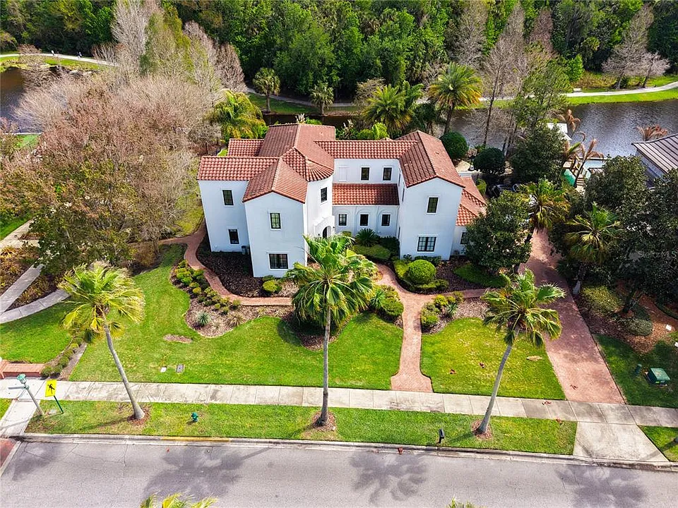 719 Eastlawn Dr
