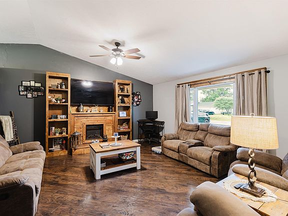 4th image of 1303 Hazel Ln