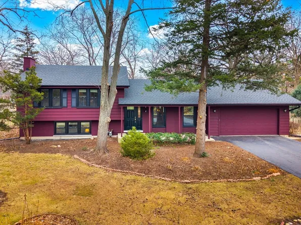 8S295 College Rd, Naperville, IL 60540