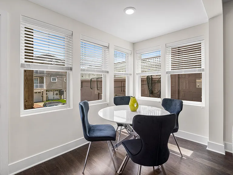 1059 Asbury Ave #1 — Photo 28