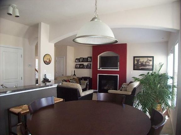 Eat-in kitchen