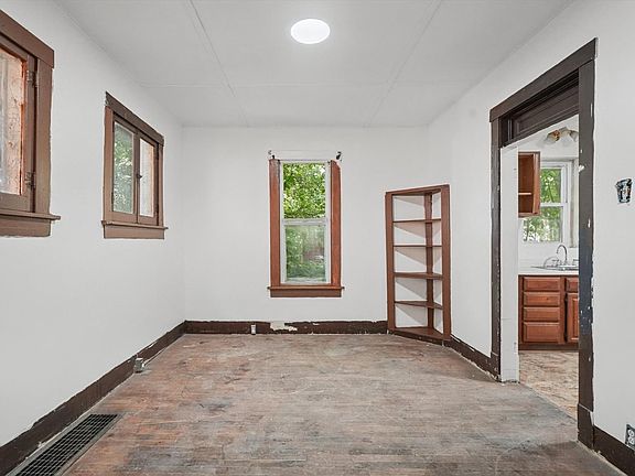 3rd image of 1908 N Union St